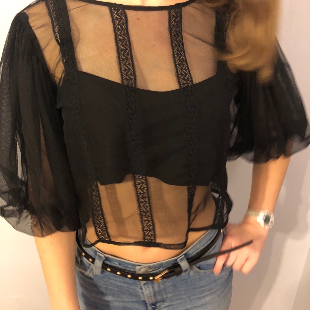 Mesh black crop